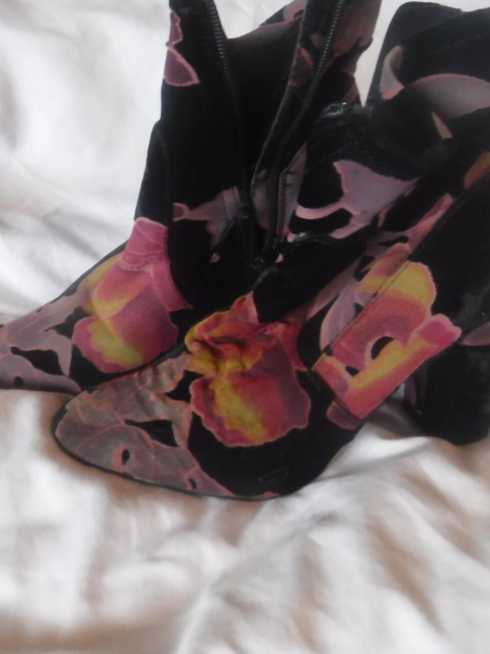 Steve Madden Velvet floral print Ankle Booties Block Heel Womens Sz 6 1/2